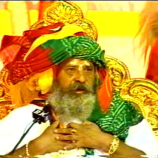 Guruji explains how he used to offer tangible, manifest offerings (saakar aahutiyaan) to Devi